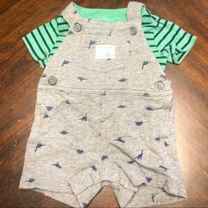 Carter’s Short Overalls Size 6 Months